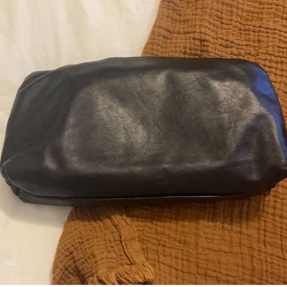 Henri Bendel✨Push Lock convertible clutch/crossbody - Picture 5 of 10